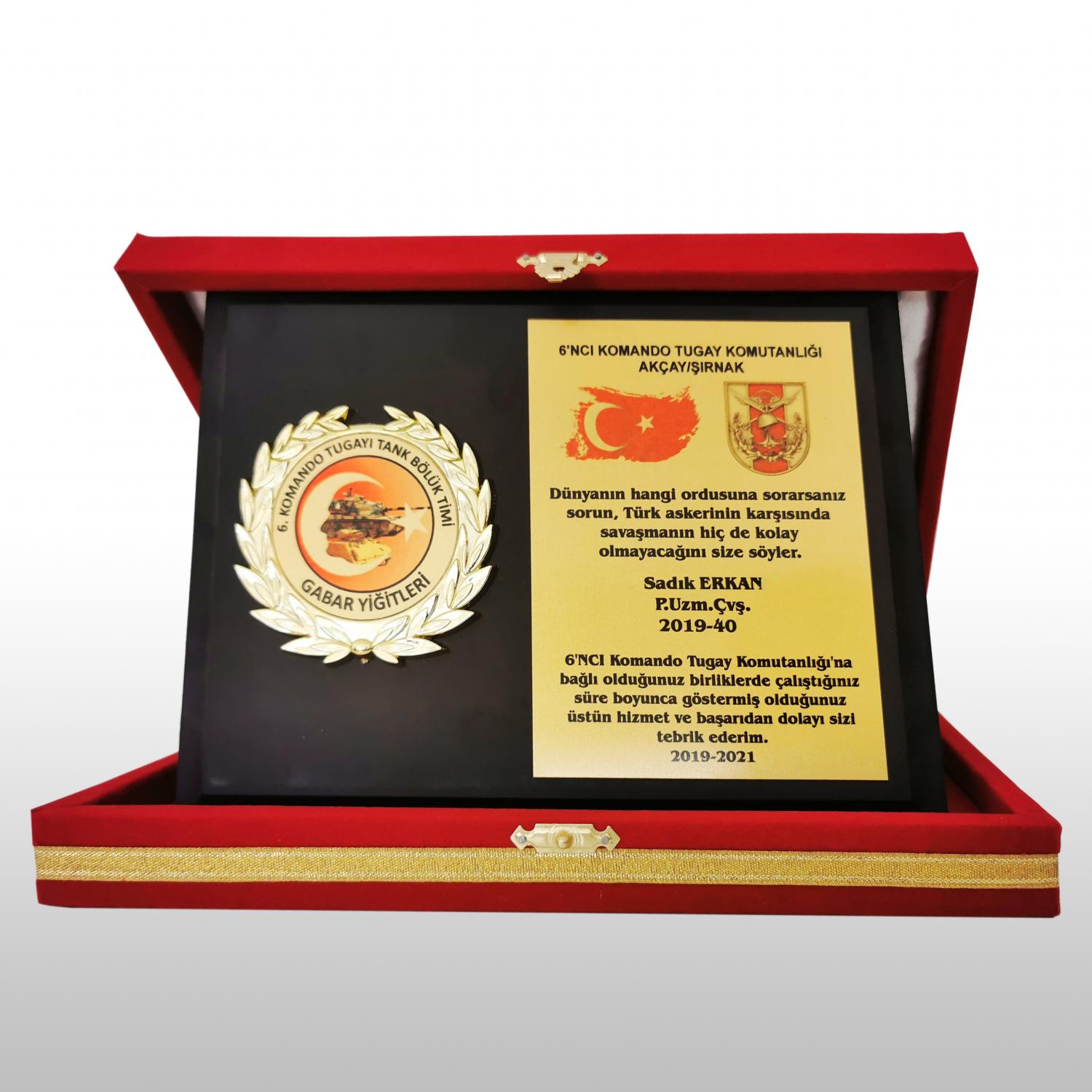 kadife-ahsap-kutulu-15x20-yatay-tayin-komando-asker-plaket