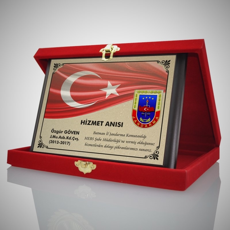 kadife-kutulu-yatay-ahsap-hizmet-anisi-plaket-01